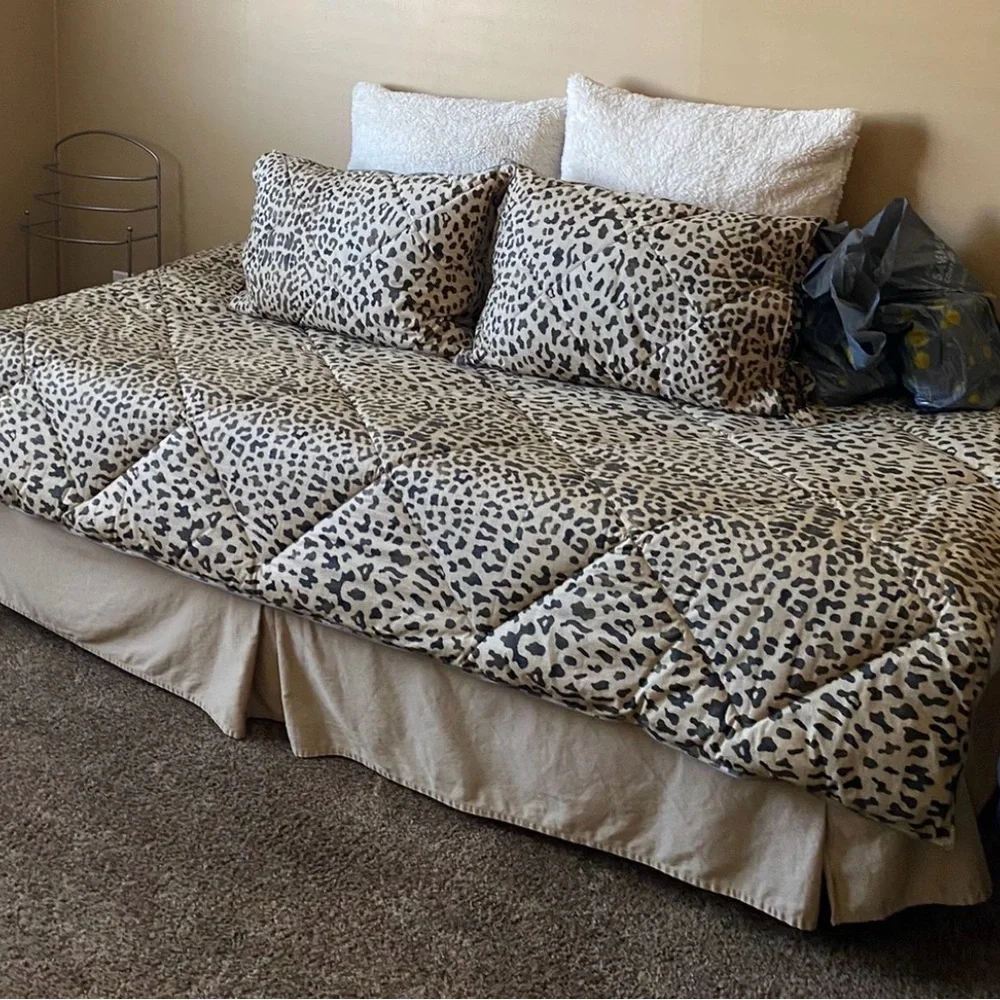 Rare Twin Pottery Barn Leopard print Comforter + 2 shams pre owned see photos